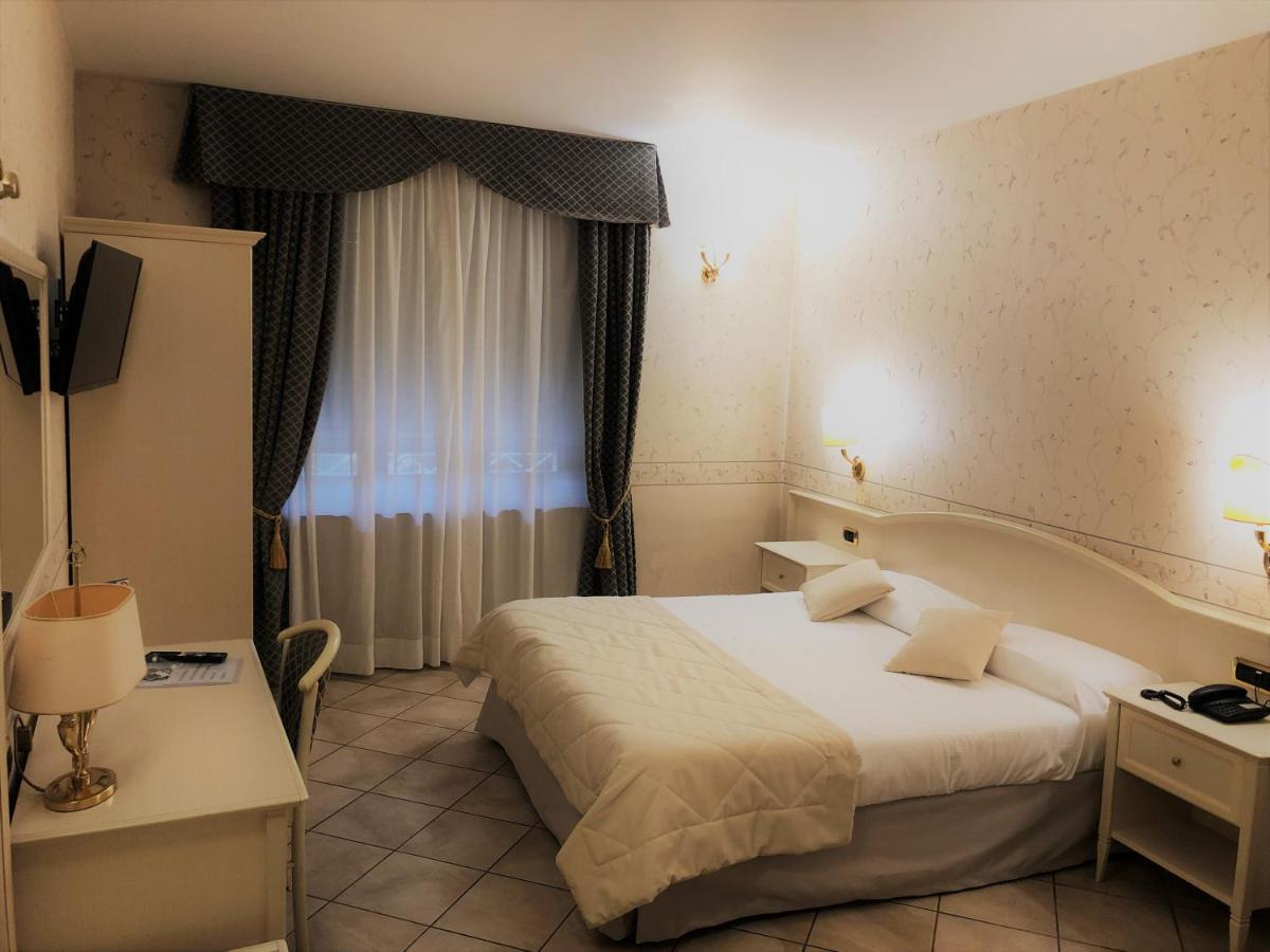 Hotel La Noce Chivasso Kültér fotó
